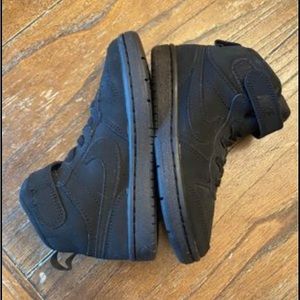 NIKE KIDS COURT BOROUGH MID 2